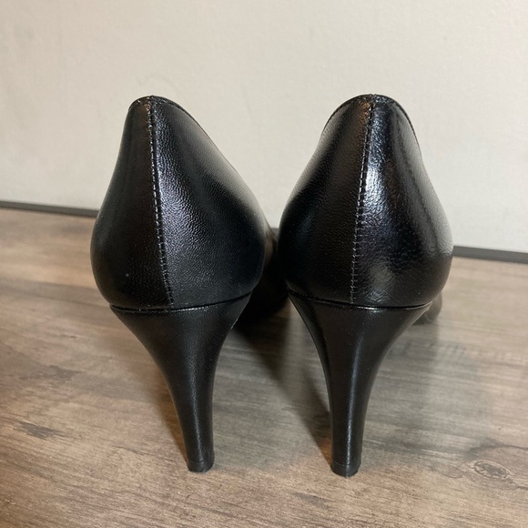 Stuart Weitzman Black Leather Pointed Toe Heels - Picture 14 of 17